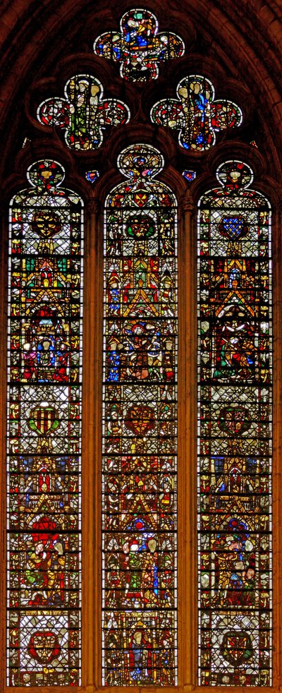 Ventana w42 que representa la ventana de Peter de Dene con escenas de la Vida de Santa Catalina de English School