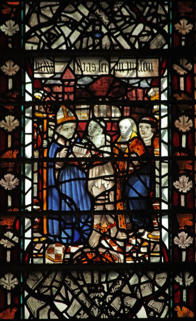 Ventana w58 que representa a Santo Tomás Becket con un prisionero y otras 2 figuras de English School