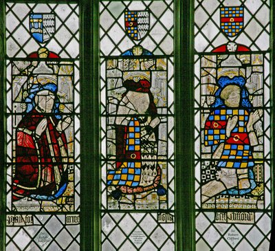 Ventana w5 que representa a Sir Ralph Joscelin, Elizabeth Joselin Clifford, Sir Robert Clifford de English School