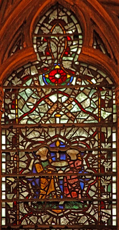 Ventana w61 que representa una escena de la vida de San Juan Bautista: Salomé recibe su cabeza de English School