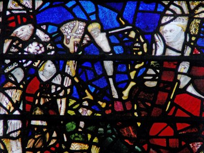 Ventana w6 que representa a San Chad viendo un ciervo con Cristo Crucificado entre sus astas de English School