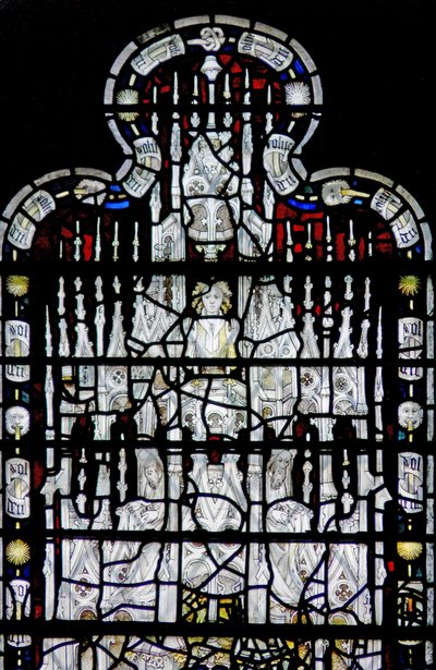 Ventana w6 que representa un dosel con figuras de English School