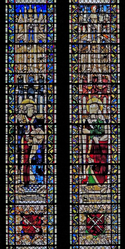 Ventana w71 que representa a San Pedro y San Pablo de English School