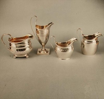 Colección de jarras de crema, todas del período de Jorge III (1760-1820) de English School English School