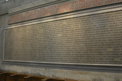 Memorial a los Miembros del New College, Oxford, que Perdieron sus Vidas durante la Primera Guerra Mundial de Eric (workshop of) Gill