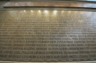 Memorial a los Miembros del New College, Oxford, que Perdieron sus Vidas durante la Primera Guerra Mundial de Eric (workshop of) Gill