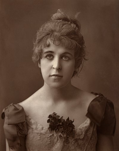 Miss Norreys, actriz británica de Ernest Barraud