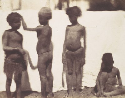 [Niños del pueblo de Kalabshah, Nubia], 1852 de Ernest Benecke
