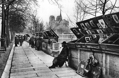 Puestos de libros a lo largo de los muelles, París, 1931 de Ernest Flammarion