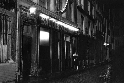 Entrada de un bal-musette, Rue de Lappe, París, 1931 de Ernest Flammarion