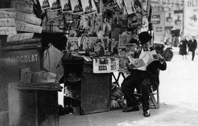 Puesto de periódicos, París, 1931 de Ernest Flammarion