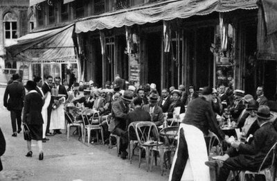 Personas en un conocido café parisino, 1931 de Ernest Flammarion