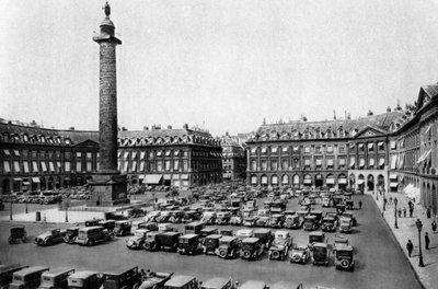 Place Vendome y la columna erigida a las victorias de Napoleón, París, 1931 de Ernest Flammarion