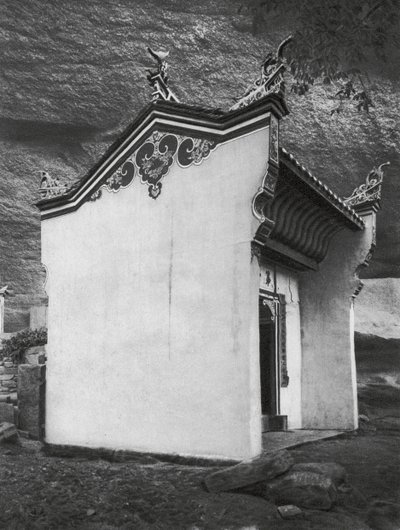 Ichangfu, Lung wang tung, Hupei, Sala de la Puerta del Templo del Rey Dragón (foto en blanco y negro) de Ernst Boerschmann