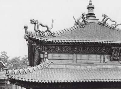 Jehol, Hingkung, Chihli, Techo de bronce dorado (foto b/n) de Ernst Boerschmann