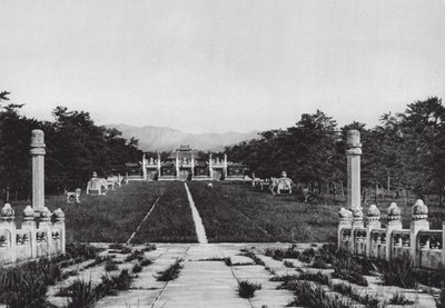 Siling, Chihli, El camino de los espíritus visto desde el puente (foto b/n) de Ernst Boerschmann