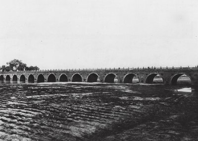 Yenchoufu, Shantung, Puente (foto en blanco y negro) de Ernst Boerschmann