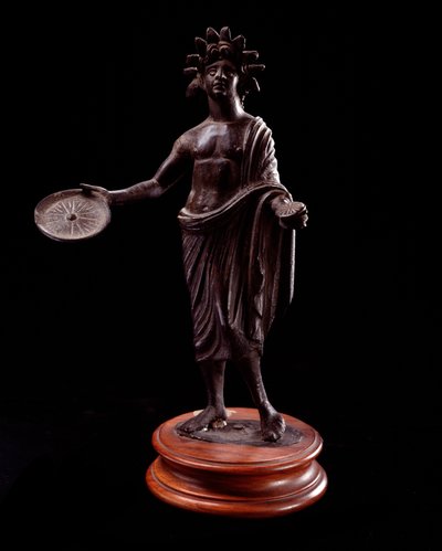 Arte etrusco: mujer ofreciendo, estatuilla de bronce del siglo II a.C. de Etruscan