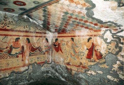 Arte etrusco: vista del interior de la tumba de los Leopardos decorada con frescos que representan una escena de banquete con bailarines. 470 a.C. Necrópolis de Monterozzi, Tarquinia, Italia de Etruscan
