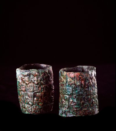 Civilización etrusca: decoraciones de brazaletes en bronce de la tumba del tanque de bronce en Vulci, 680-670 a.C. de Etruscan