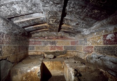 Civilización etrusca: interior de la tumba François en la necrópolis de Ponte Rotto, siglo IV a.C. Vulci, Italia de Etruscan