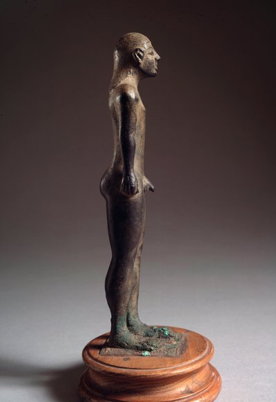 Civilización etrusca: escultura de bronce de un kouros, de Talamone, Italia, 540-530 a.C., Dim 21 cm de Etruscan