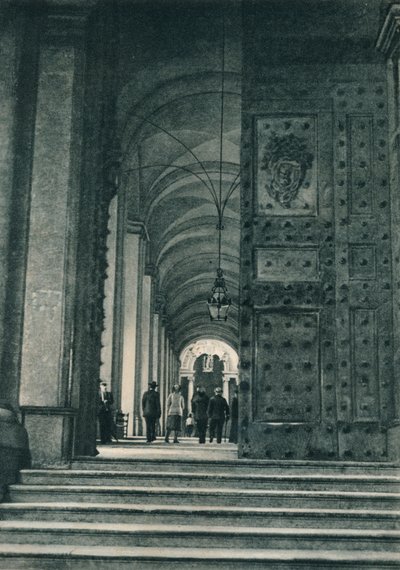 Entrada del Vaticano desde la Plaza de San Pedro, Roma, Italia, 1927 de Eugen Poppel