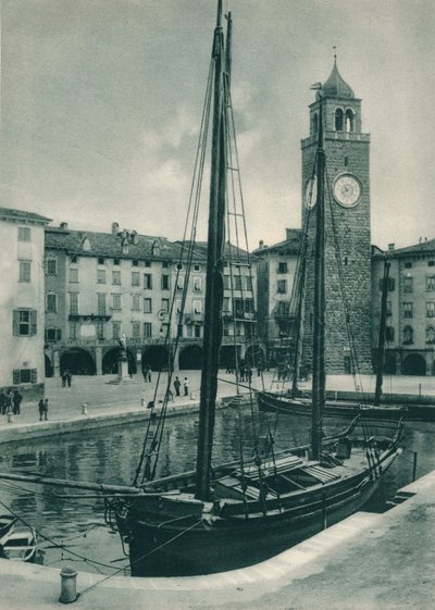 Puerto y Torre Apponale, Riva del Garda, Italia de Eugen Poppel