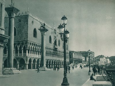 Fachada principal del Palacio Ducal con Riva degli Schiavoni, Venecia, Italia de Eugen Poppel