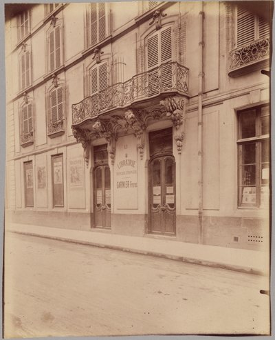 [Librairie Garnier Frères, 6 rue des Saints-Pères]. de Eugène Atget