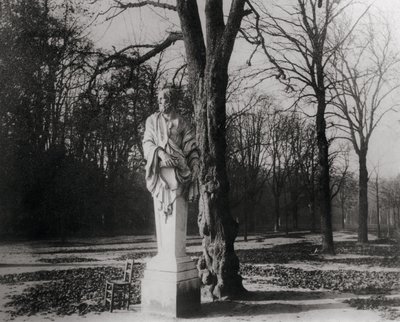 Estatua, Jardín de las Tullerías, París de Eugène Atget