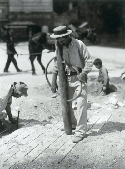Pavimentador de Calles, 1910 de Eugène Atget