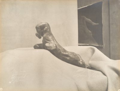 La Mano Cerrada de Auguste Rodin de Eugène Druet
