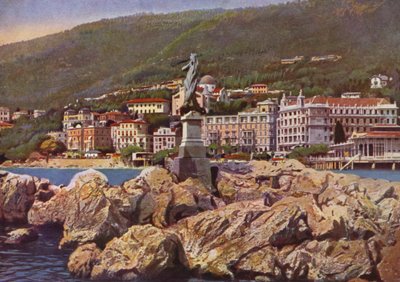 Opatija, ahora Opatija en Croacia: Madonna del Mare, al fondo la Iglesia de Santa María Anunciada (foto) de European Photographer
