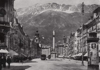 La calle Theresienstrasse en Innsbruck (foto en blanco y negro) de European Photographer