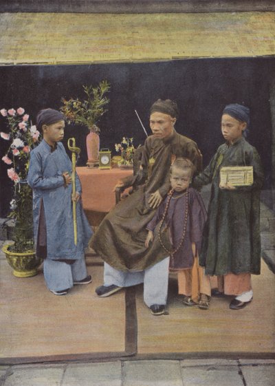 El gobernador Dao-Tan y sus hijos de European Photographer