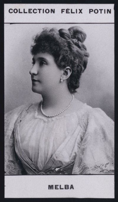 Madame Nelly Melba (1860) de European Photographer
