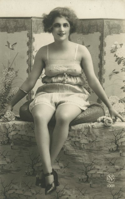 Retrato de una mujer sentada en ropa interior de European Photographer