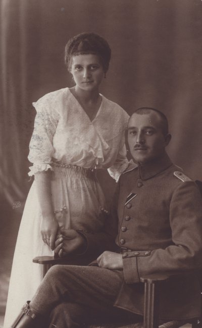 Retrato de un soldado y su esposa de European Photographer