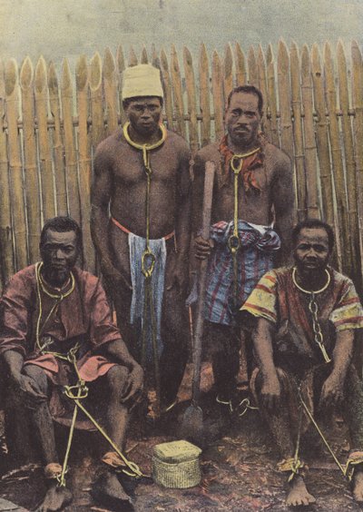Tipos Fahavalos, prisioneros con grilletes de European Photographer