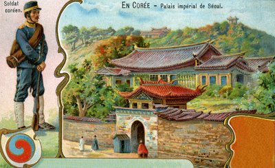 Un soldado coreano, el símbolo coreano del Taegeuk y una vista del palacio imperial en Seúl, 1904 de European School