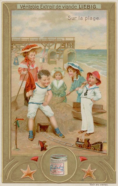 Niños jugando con un tren de juguete de European School