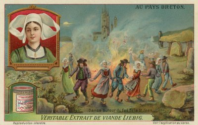 Bailando alrededor del fuego en la víspera de San Juan (solsticio de verano) de European School