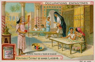 Niños moros trabajando en una escuela de bordado de European School