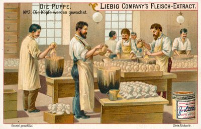 Encereando cabezas de muñecas de European School