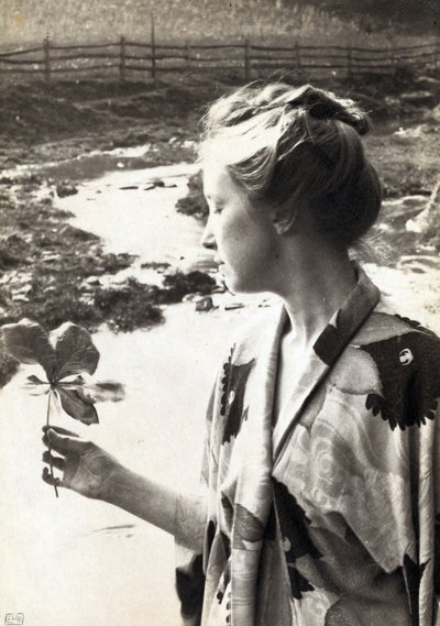 La hoja de la manzana de mayo de Eva Lawrence Watson Schutze