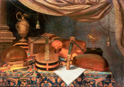 Una guitarra, un violonchelo, laúdes, una partitura musical y otros libros, una jarra dorada y una esfera armilar en una mesa con mantel, una columna más allá y una cortina arriba de Evaristo Baschenis