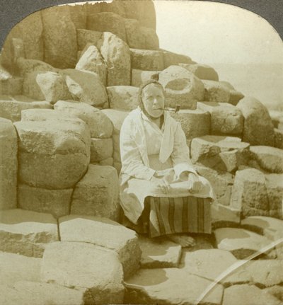 En la silla de los deseos, Calzada de los Gigantes, Antrim, Irlanda del Norte de Excelsior Stereoscopic Tours