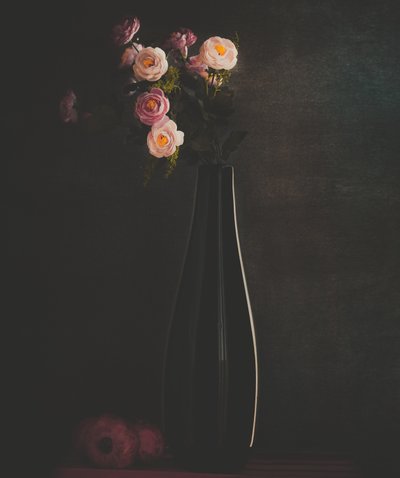 Naturaleza muerta de flores melancólicas de Farid Kazamil