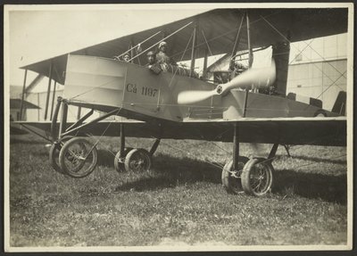 [Hombres en avión] de Fedele Azari
